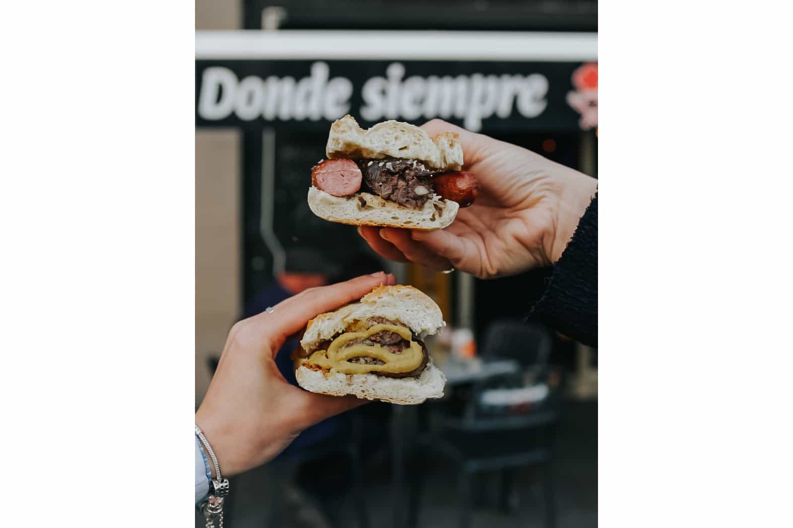 Bocata tradicional con embutido valenciano típico servido en Donde Siempre